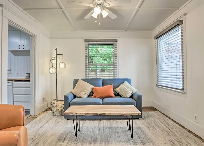 Pet-Friendly Baker City Escape With Private Yard!
