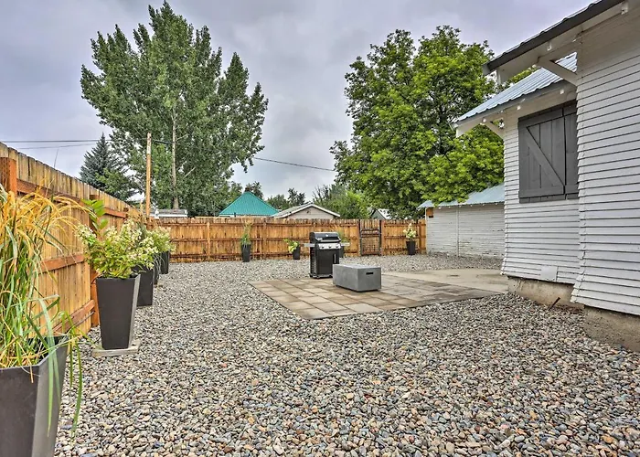 Pet-Friendly Baker City Escape With Private Yard!